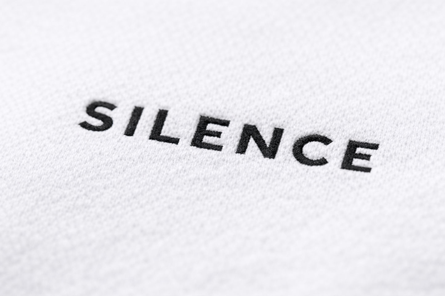 HOODIE “SILENCE” – ÉDITION SIGNATURE
