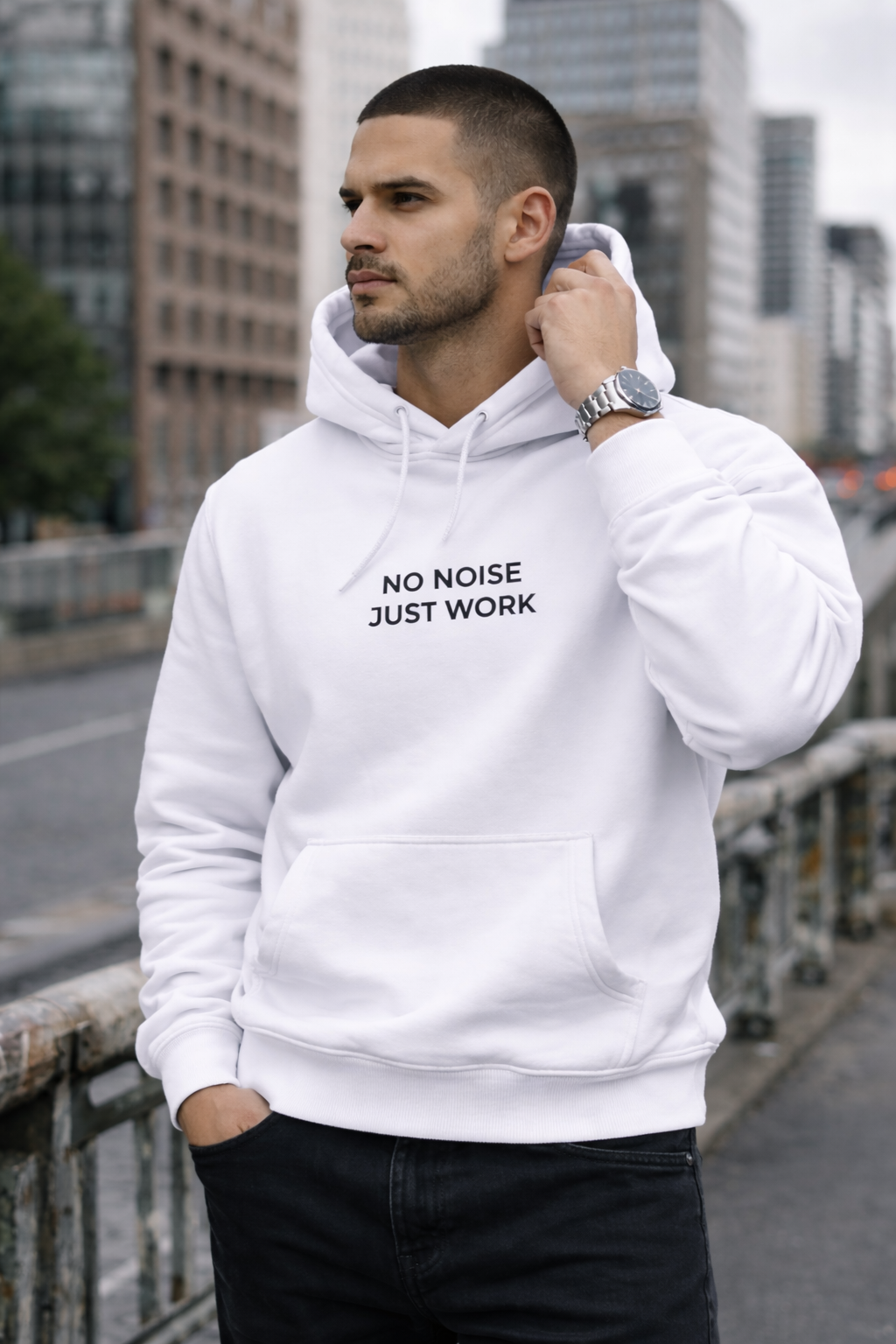 HOODIE “NO NOISE JUST WORK” — ÉDITION SIGNATURE